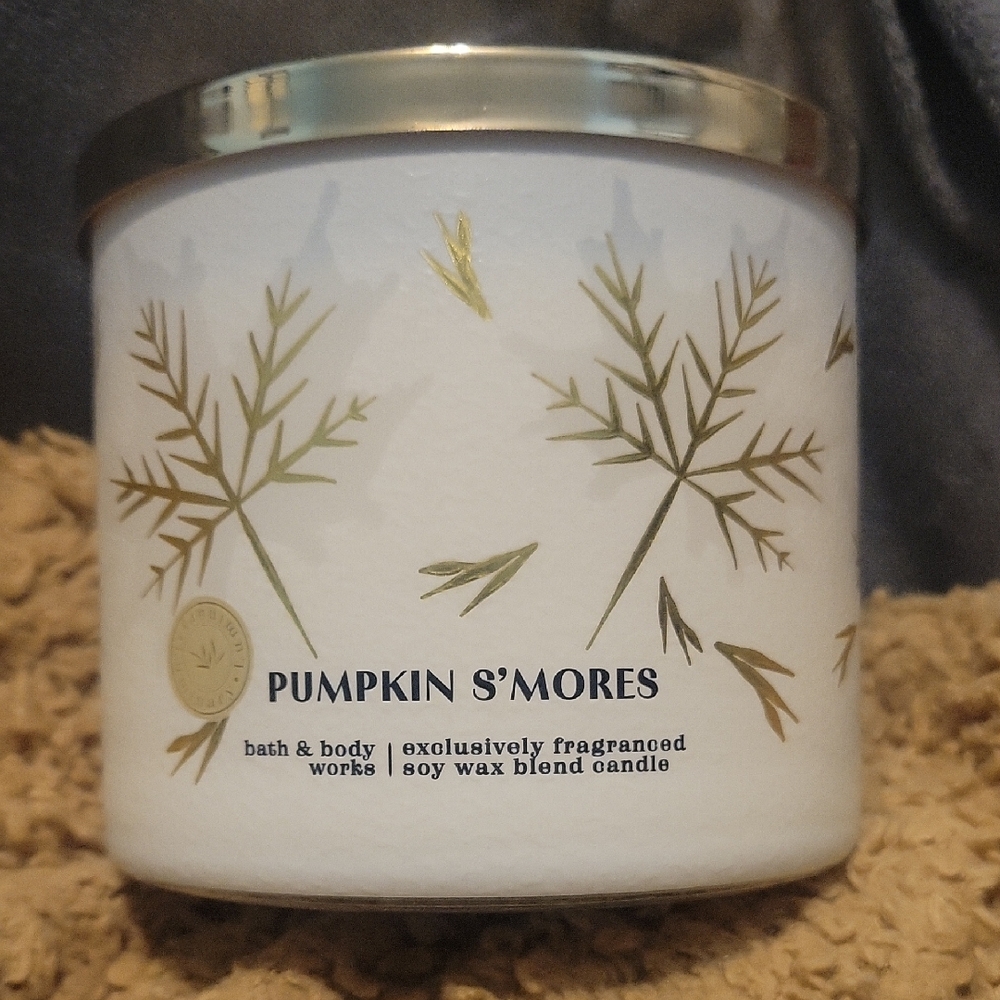 Bath & Body Works Pumpkin S'mores Candle - White and Gold Leaf Design